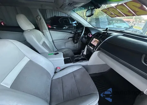 2014 Toyota Camry Hybrid z USA, uszkodzony, nr VIN 4T1BD1FK1EU106268